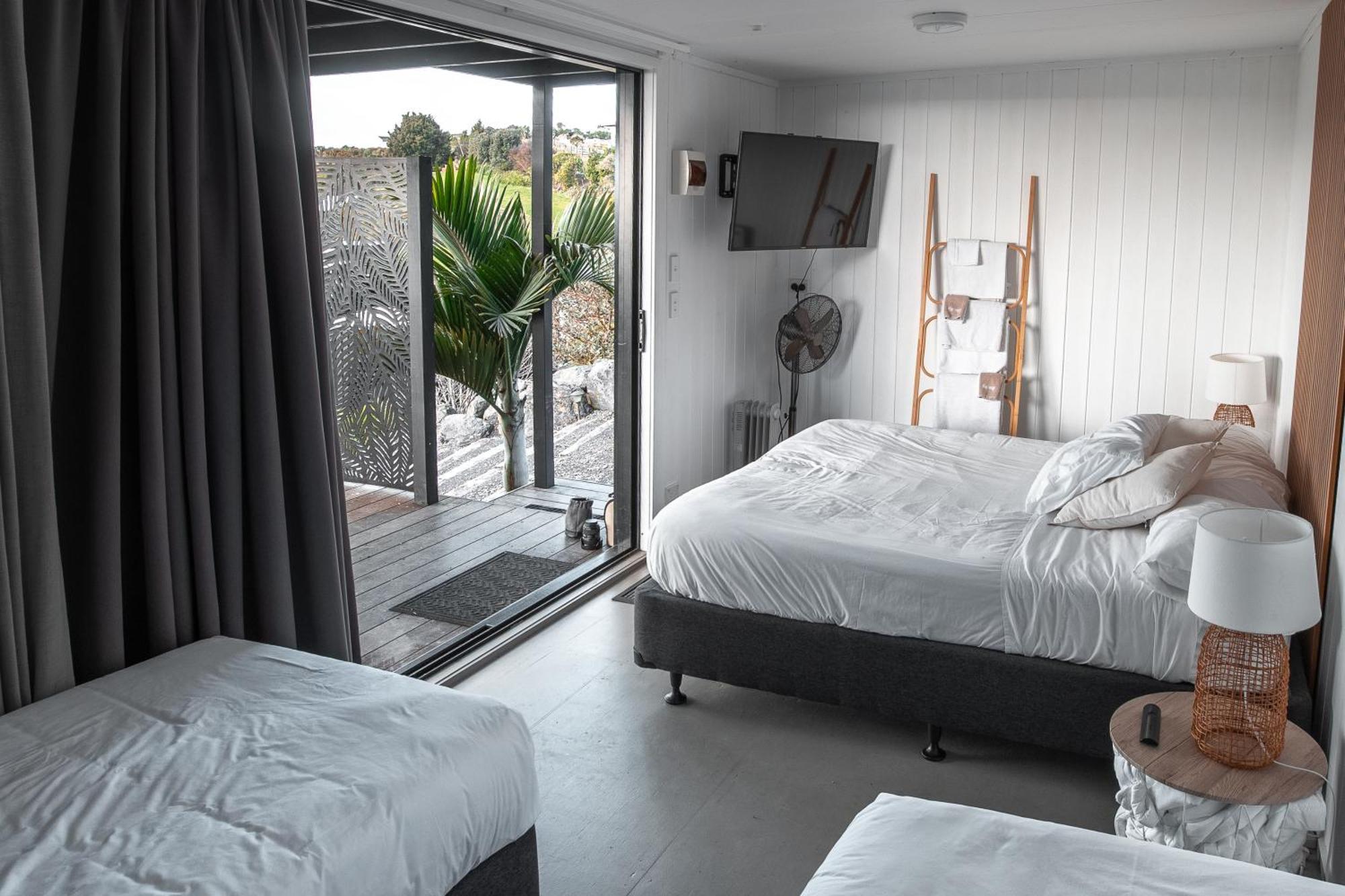 Aotearoa Surf Eco Pods Hotel Te Arai ภายนอก รูปภาพ