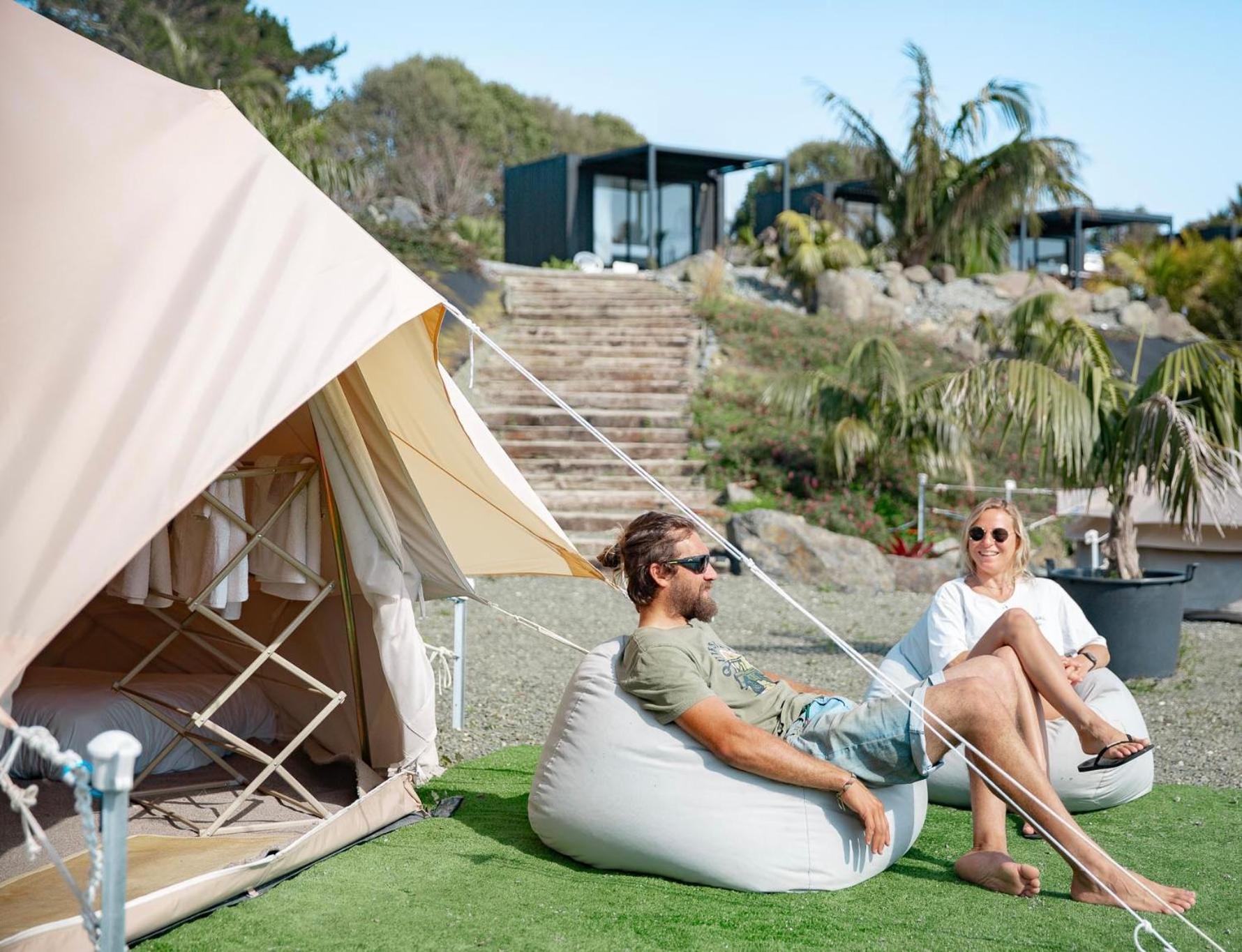 Aotearoa Surf Eco Pods Hotel Te Arai ภายนอก รูปภาพ