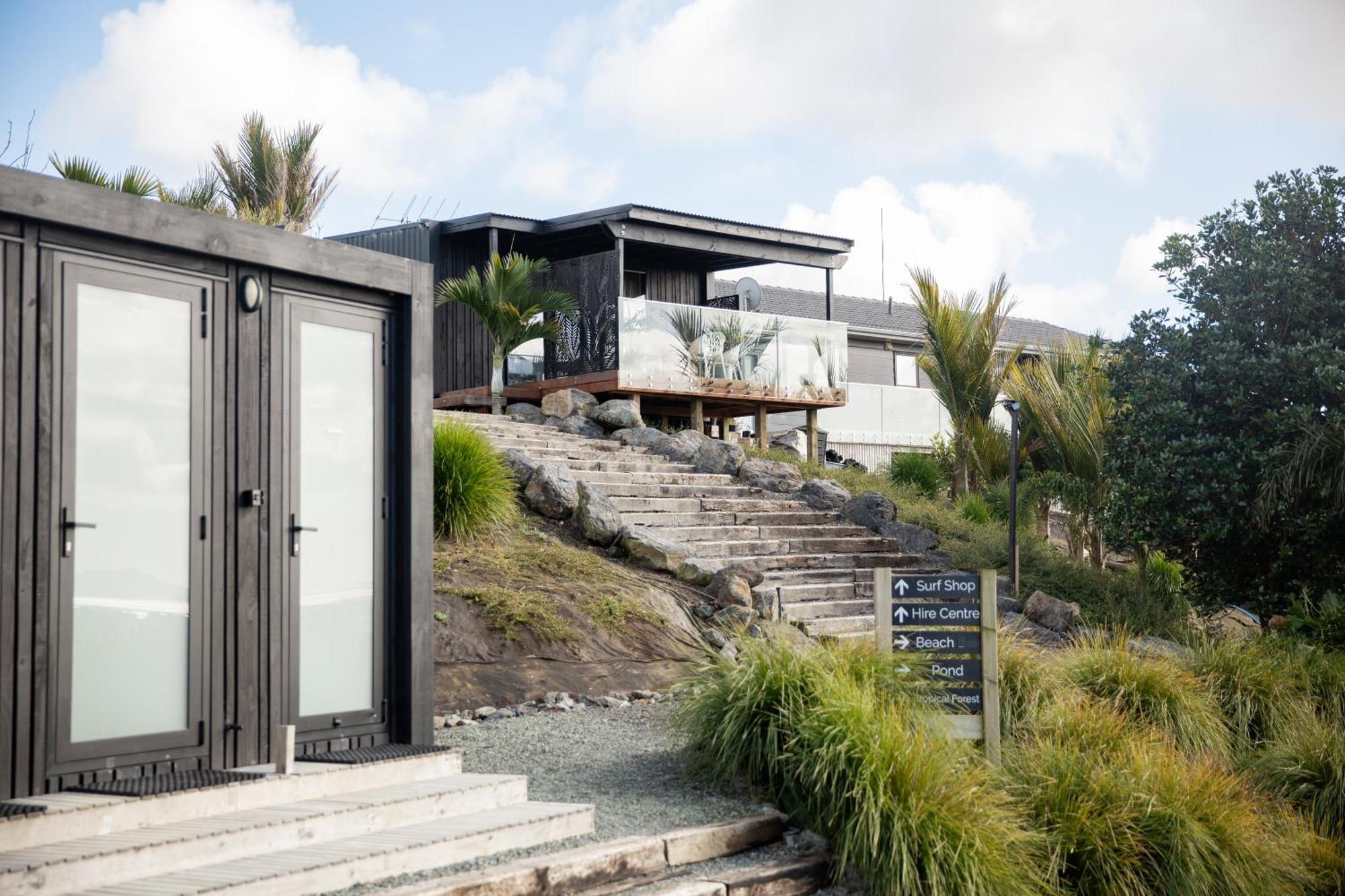 Aotearoa Surf Eco Pods Hotel Te Arai ภายนอก รูปภาพ