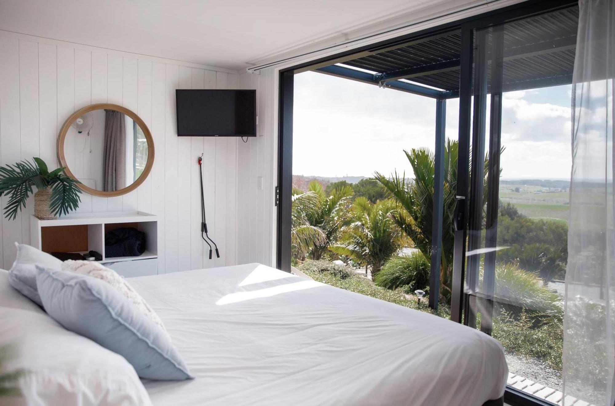 Aotearoa Surf Eco Pods Hotel Te Arai ภายนอก รูปภาพ