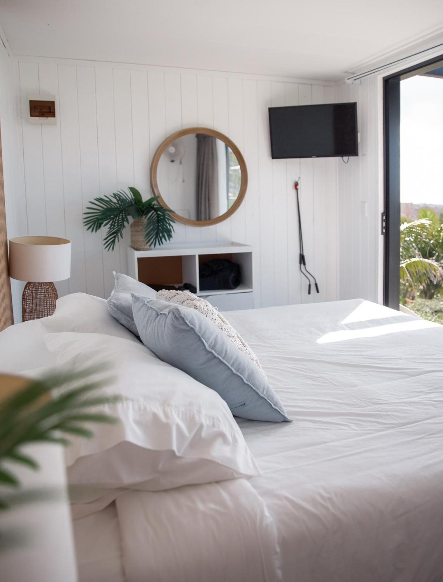 Aotearoa Surf Eco Pods Hotel Te Arai ภายนอก รูปภาพ