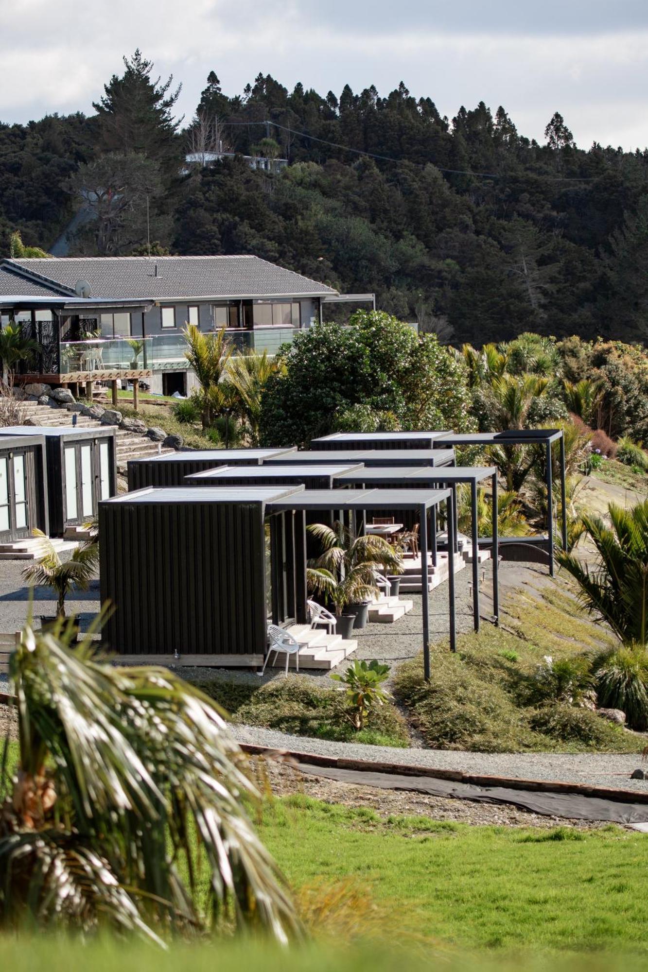 Aotearoa Surf Eco Pods Hotel Te Arai ภายนอก รูปภาพ