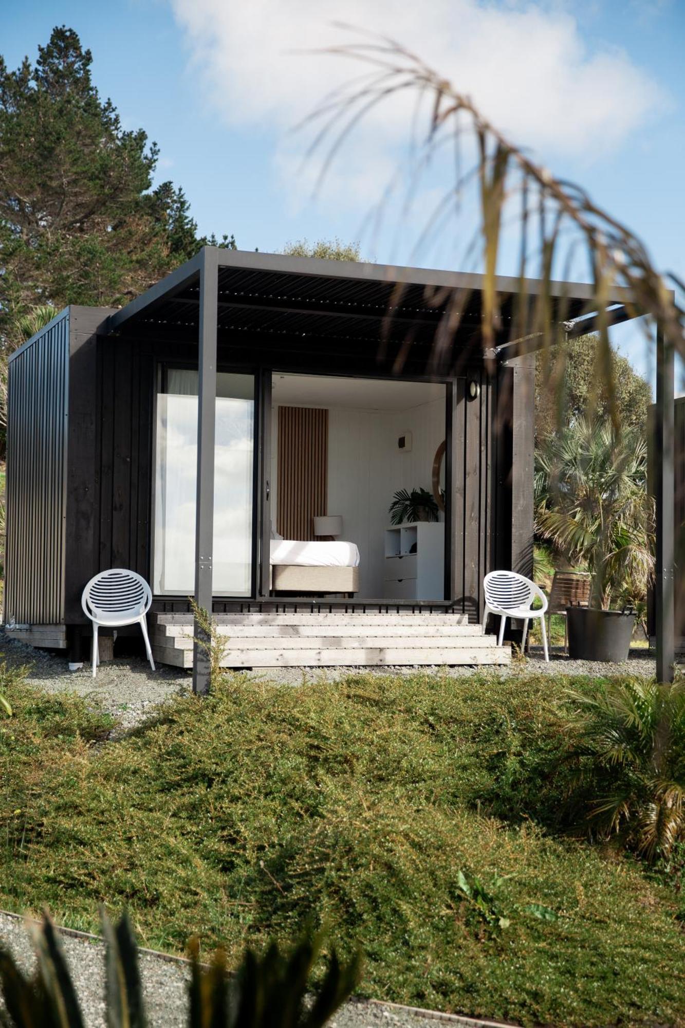 Aotearoa Surf Eco Pods Hotel Te Arai ภายนอก รูปภาพ